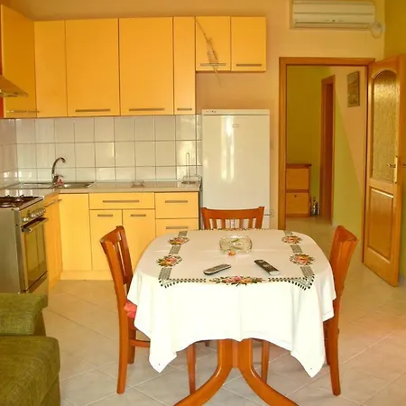 By The Sea - 15926 Daire Vis